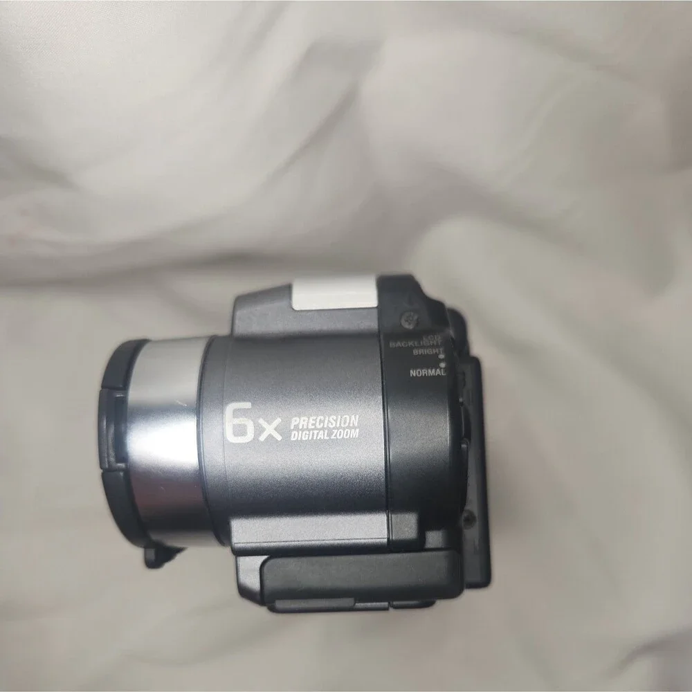Sony Cyber-shot DSC-S30 1.3MP Digital Camera